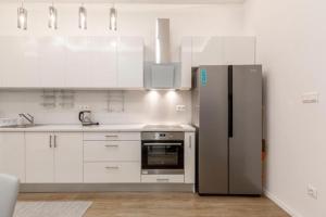 Cozy Luxe Hideaway in Budapests Heart w Bathtub