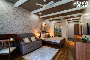StayVista at The Ivory Courtyard with Pool & BBQ