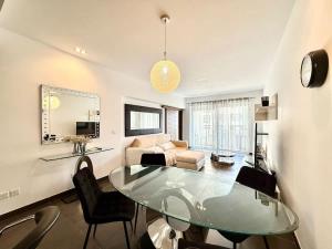 Sliema 1BDR Apartment with Pool Access and off Seafront