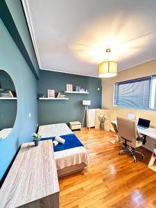 Bright, Spacious & Cozy Acropolis Apartment