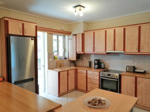 Bright, Spacious & Cozy Acropolis Apartment