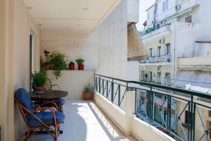 Bright, Spacious & Cozy Acropolis Apartment