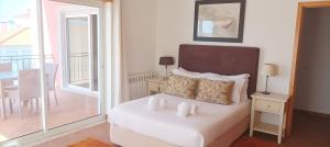 Blue Horizon, Praia del Rey apartment B9