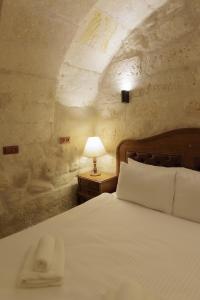 Memory Cave House