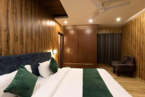 Hotel Park Royale Near Jaypee Manor