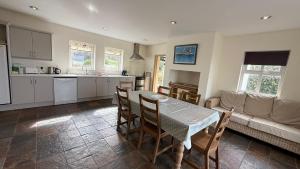 Islands View - Spacious Family Home