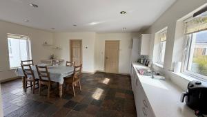 Islands View - Spacious Family Home