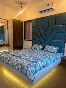 Sukoon Retreat by Ivory Stays,Luxury 3BHK Villa with Pool, Lawn and sunset view near Grishneshwar Temple