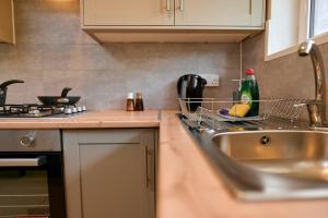 3 Bed flat in Bayswater up to 8 Guests -City break