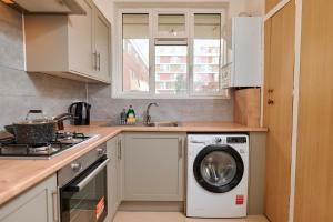 3 Bed flat in Bayswater up to 8 Guests -City break