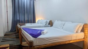 Kays place Train house apartments