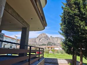 Under the rocks luxury