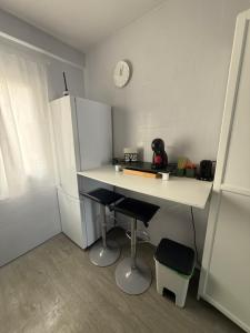 Amplio piso para 7 a 2 min de Playa Santa Marina, 4 habitaciones