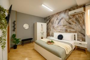 Culture at Your Doorstep - Modern 1BR in the City Center