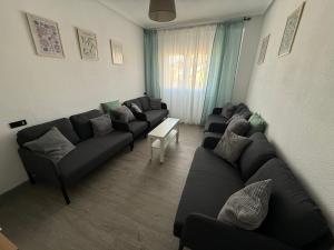 Amplio piso para 7 a 2 min de Playa Santa Marina, 4 habitaciones