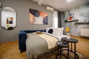 Culture at Your Doorstep - Modern 1BR in the City Center