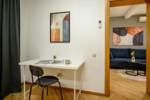 Culture at Your Doorstep - Modern 1BR in the City Center