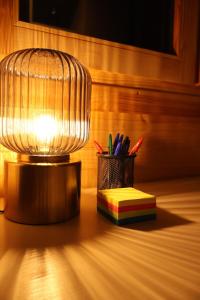 Luxe houten boshuis retreat met prive werkruimte