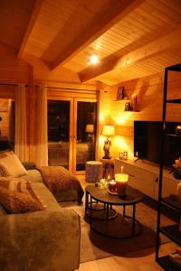 Luxe houten boshuis retreat met prive werkruimte