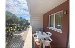 Inviting apartment near the beach