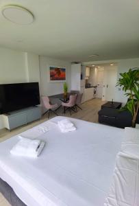 JSH Studio Benidorm Levante First Line