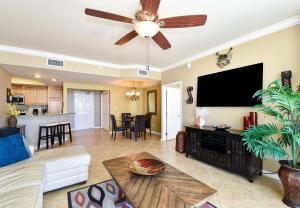 Silver Beach Towers E305