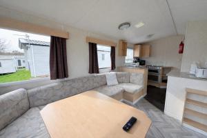 Cosy Caravan At Sand Le Mere Holiday Park, Ref 71009R