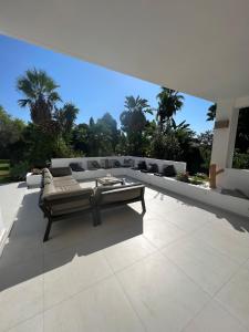 Villa Ibiza Chic à Calahonda - Piscine et Proximité Plage