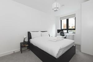 Modern 2 Bed 2 Bath with Patio Access