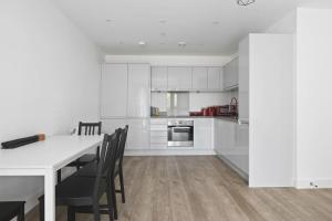 Modern 2 Bed 2 Bath with Patio Access
