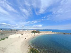 La Perle dAntibes beach and port 300 m away