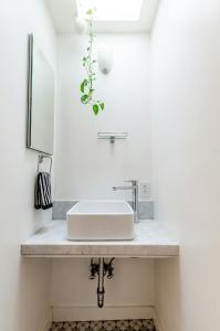 VESTO Clapham