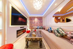 2BR NEW Luxury apartment & AC Balcony, CityCenter
