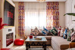 2BR NEW Luxury apartment & AC Balcony, CityCenter