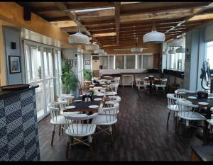 Townhouse Oak ONGC Crossway Formerly Hotel Gold Stone Comfort