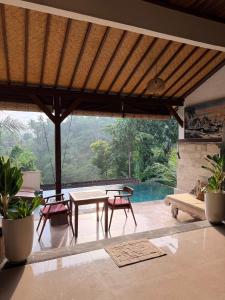 Widis House with Ubud Jungle Lush View