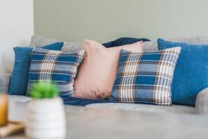 #134 Cozy Retreat Close to FarGo Village -Sleeps 7- Perfect for Contractors and Families - Free Street Parking