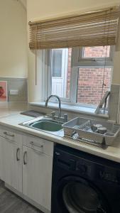 Town Centre House Sleeps 8 with parking