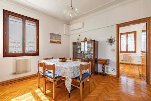 Casa del Sole ,sleep up to 6, 2 bathrooms,1 minute from the beach