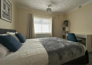 Spacious 5 Bedroom with 4 Baths, Off-Road Parking Eye Road Retreat