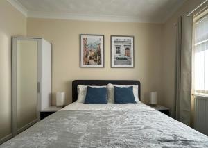 Spacious 5 Bedroom with 4 Baths, Off-Road Parking Eye Road Retreat