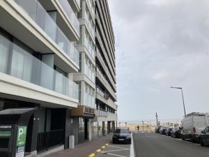 Ruim Appartement met zeezicht en gratis ruime overdekte parking