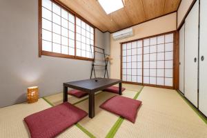 ON SALE 13 minutes by Haneda Airport train, 15 minutes walking distance by station, fully equipped with a record player, maximum 5 people