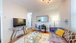 Modern,02 mile to Northeastern, in unit laundry