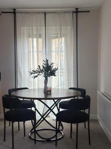 Modern 1 bed flat with parking by Bluewater shopping mall