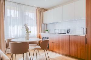 Sunny Apartment with Balcony 2 King Beds City Center by Gravity Prague
