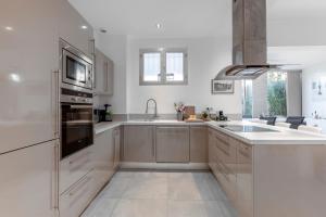 Spacious 80m Cannes Apt with Huge Terrace