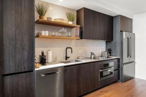 Luxury Downtown Austin Condo Near Rainey St by Barcle