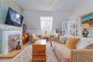 Skyview Suite by Grandeur Property
