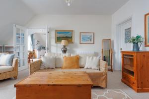 Skyview Suite by Grandeur Property